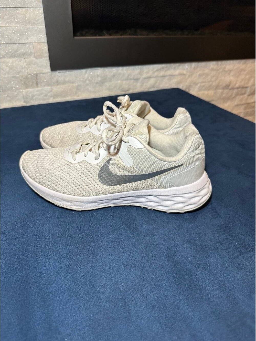 Nike Revolution 6 Women’s Size 8 White Gray Running Shoes DC3729-101